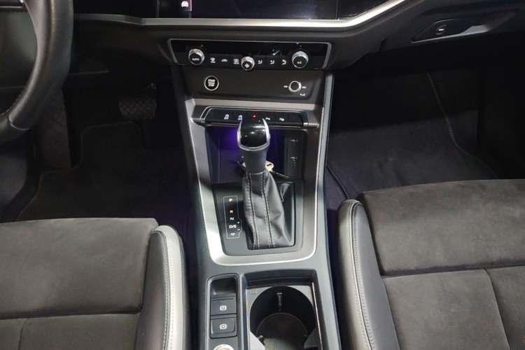 Used Audi Q3 2021 35 TFSI Fashion Dynamic Model Gear Lever