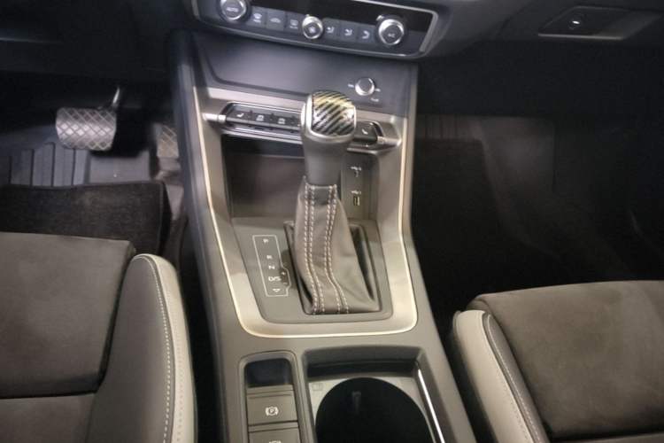 Used Audi Q3 2021 35 TFSI Progressive Dynamic Edition Gear Lever