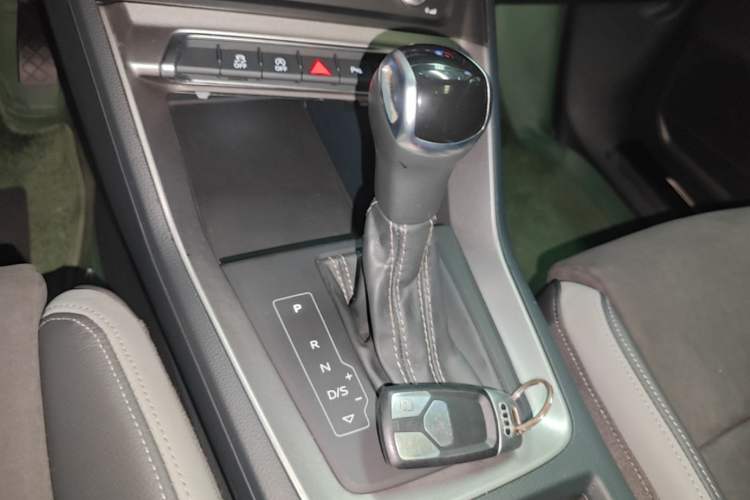 Used Audi Q3 2021 35 TFSI Progressive Dynamic Edition Gear Lever