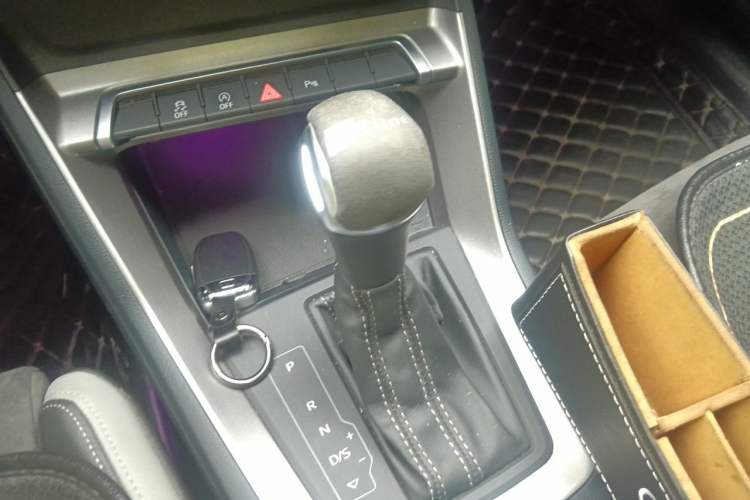 Used Audi Q3 2021 35 TFSI Progressive Dynamic Edition Gear Lever