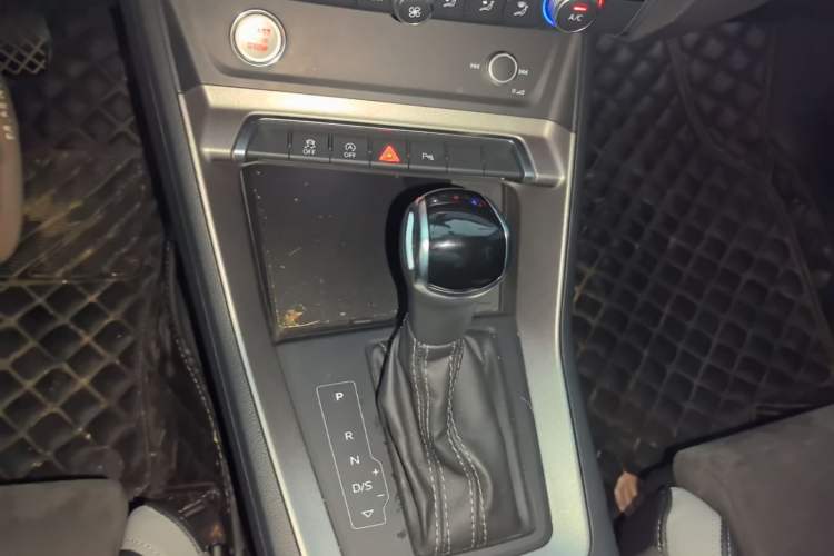 Used Audi Q3 2021 35 TFSI Progressive Dynamic Edition Gear Lever