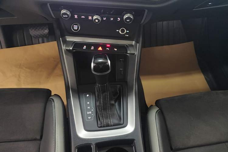 Used Audi Q3 2021 35 TFSI Fashion Dynamic Model Gear Lever