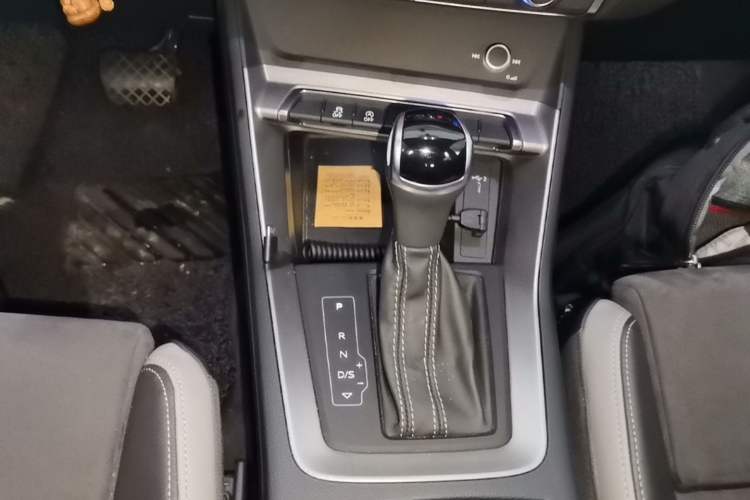Used Audi Q3 2021 35 TFSI Progressive Dynamic Edition Gear Lever