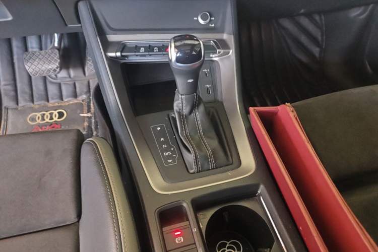 Used Audi Q3 2021 35 TFSI Progressive Dynamic Edition Gear Lever