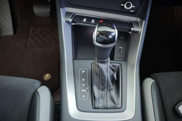 Used Audi Q3 2021 35 TFSI Progressive Dynamic Edition Gear Lever