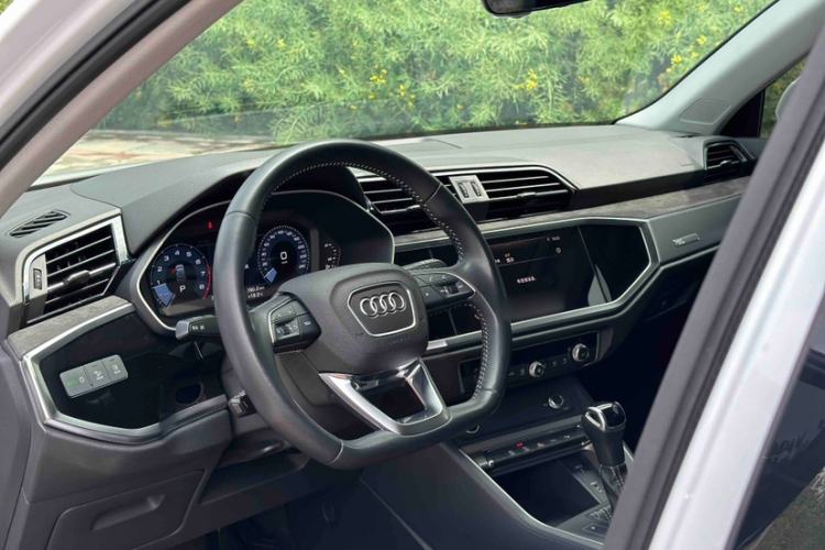 Used Audi Q3 2021 35 TFSI Fashion Dynamic Model Interior 1