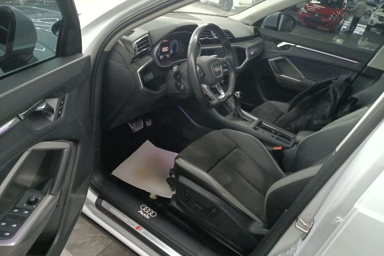 Used Audi Q3 2021 40 TFSI Fashion Dynamic Model Interior 3