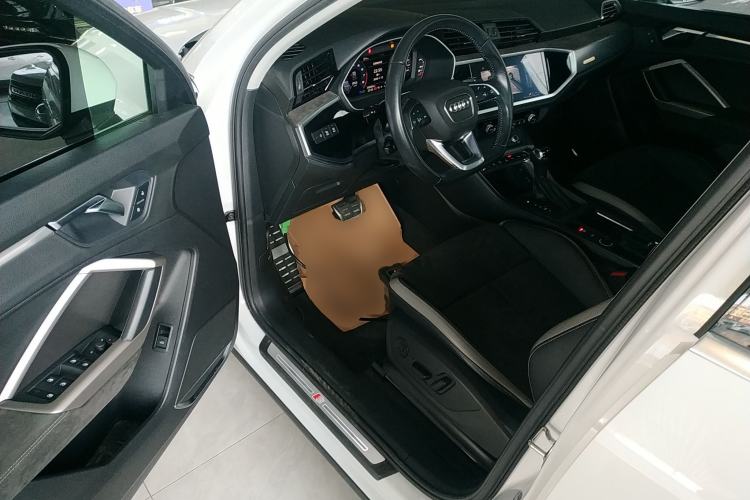 Used Audi Q3 2021 45 TFSI quattro Fashion Dynamic Model Interior 3