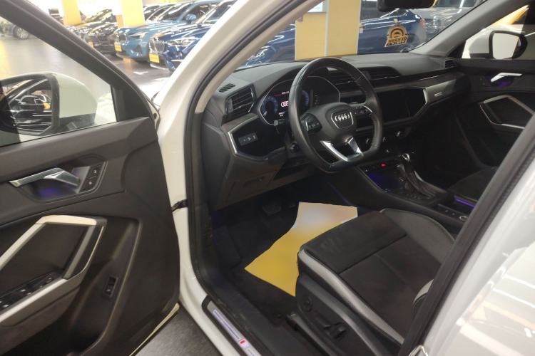 Used Audi Q3 2021 35 TFSI Fashion Dynamic Model Interior 3