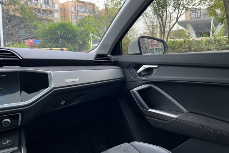Used Audi Q3 2021 35 TFSI Progressive Dynamic Edition Interior 8