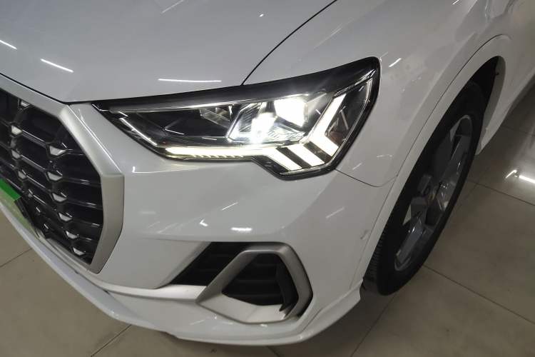Used Audi Q3 2021 35 TFSI Fashion Dynamic Model Left Front Headlight