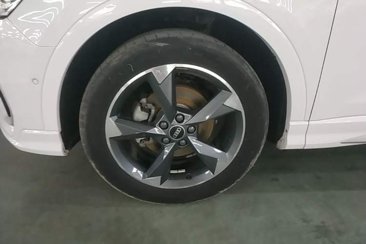 Used Audi Q3 2021 35 TFSI Fashion Dynamic Model Left Front Wheel Hub