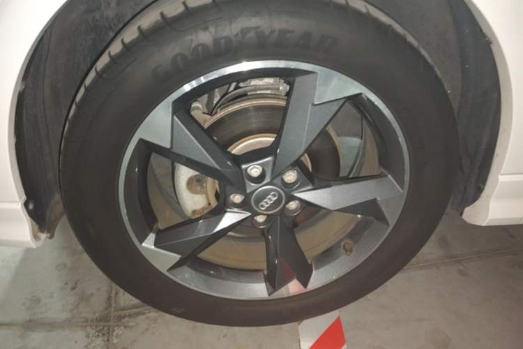 Used Audi Q3 2021 35 TFSI Progressive Dynamic Edition Left Front Wheel Hub
