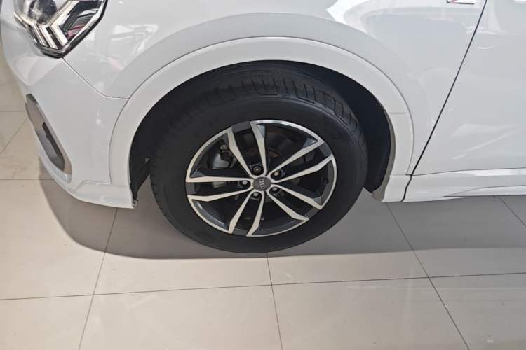 Used Audi Q3 2021 35 TFSI Progressive Dynamic Edition Left Front Wheel Hub