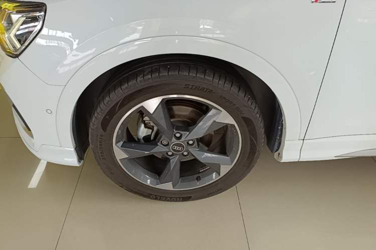 Used Audi Q3 2021 35 TFSI Fashion Dynamic Model Left Front Wheel Hub