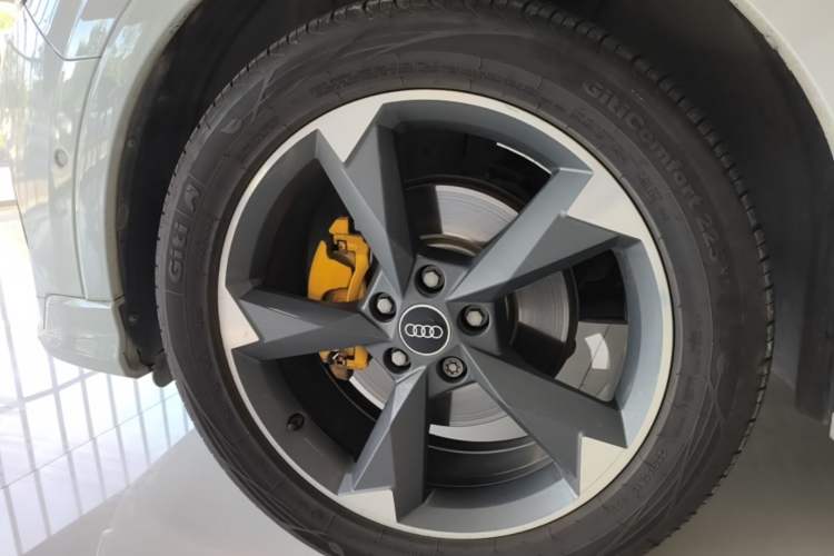 Used Audi Q3 2021 35 TFSI Fashion Dynamic Model Left Front Wheel Hub