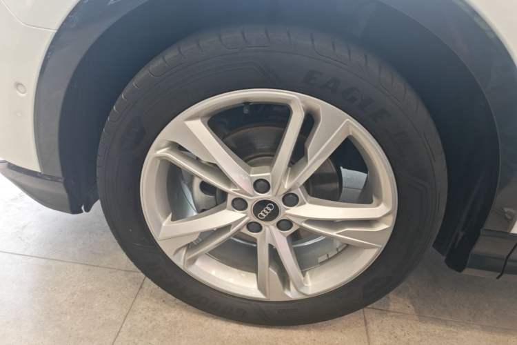 Used Audi Q3 2021 35 TFSI Fashionable and Elegant Model Left Front Wheel Hub