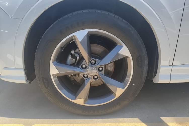 Used Audi Q3 2021 35 TFSI Progressive Dynamic Edition Left Front Wheel Hub