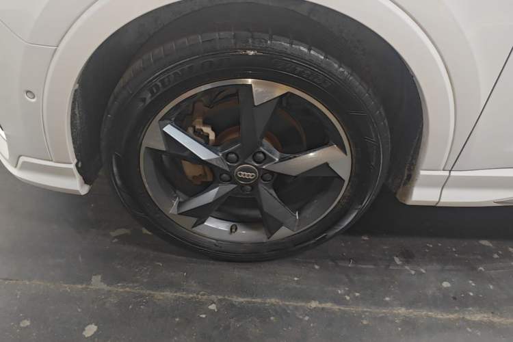 Used Audi Q3 2021 35 TFSI Fashion Dynamic Model Left Front Wheel Hub