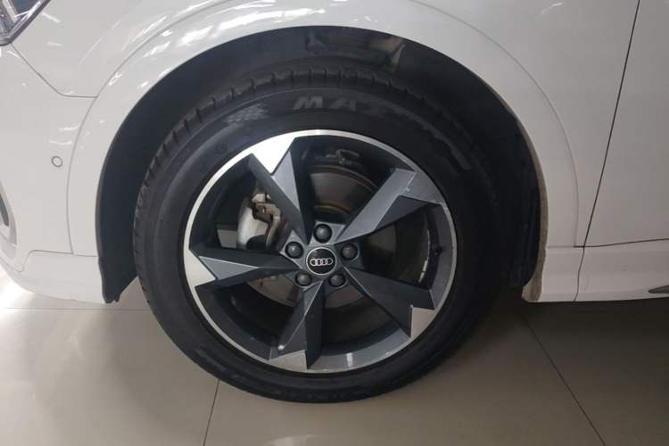 Used Audi Q3 2021 35 TFSI Fashion Dynamic Model Left Front Wheel Hub