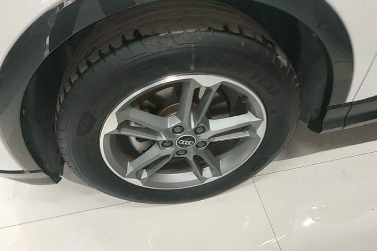 Used Audi Q3 2021 35 TFSI Advanced Style Edition Left Front Wheel Hub