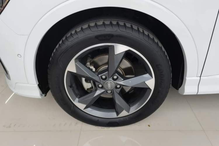 Used Audi Q3 2021 35 TFSI Fashion Dynamic Model Left Front Wheel Hub