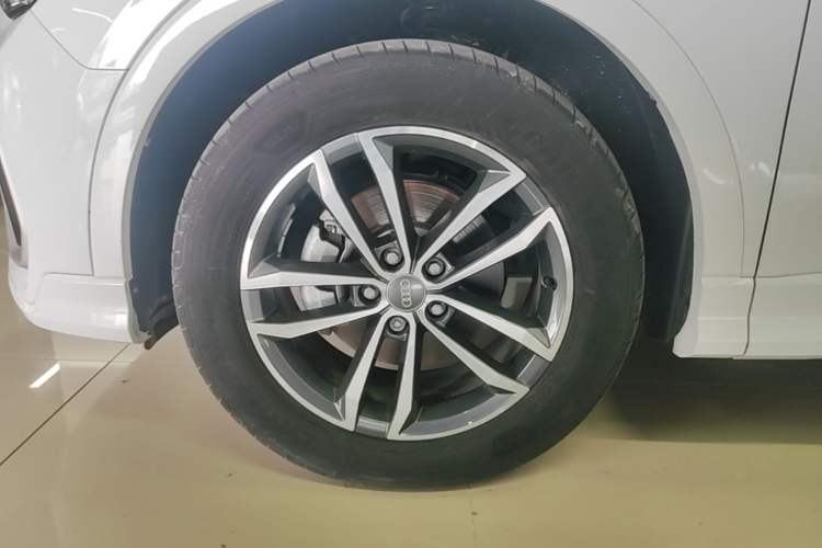Used Audi Q3 2021 35 TFSI Progressive Dynamic Edition Left Front Wheel Hub