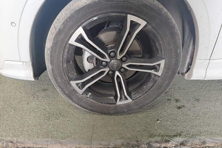 Used Audi Q3 2021 35 TFSI Fashion Dynamic Model Left Front Wheel Hub