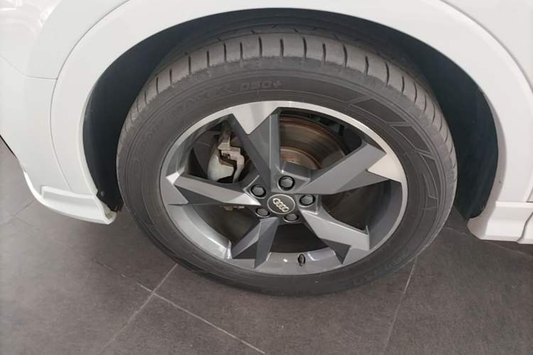 Used Audi Q3 2021 35 TFSI Progressive Dynamic Edition Left Front Wheel Hub