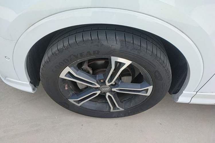 Used Audi Q3 2021 45 TFSI quattro Fashion Dynamic Model Left Front Wheel Hub