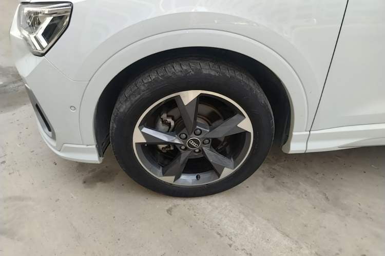 Used Audi Q3 2021 35 TFSI Fashion Dynamic Model Left Front Wheel Hub