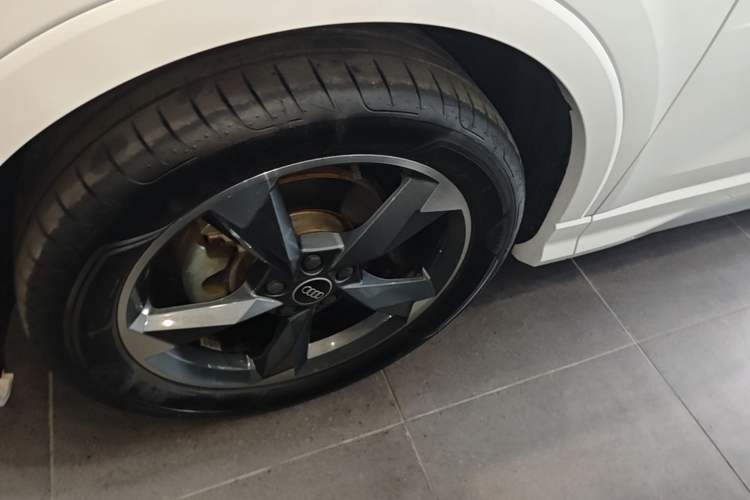 Used Audi Q3 2021 35 TFSI Fashion Dynamic Model Left Front Wheel Hub