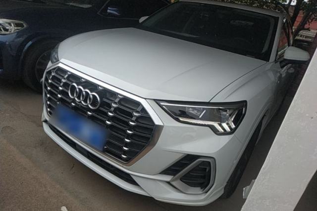 Ojetý Audi Q3 2021 35 TFSI Fashion Dynamic Model