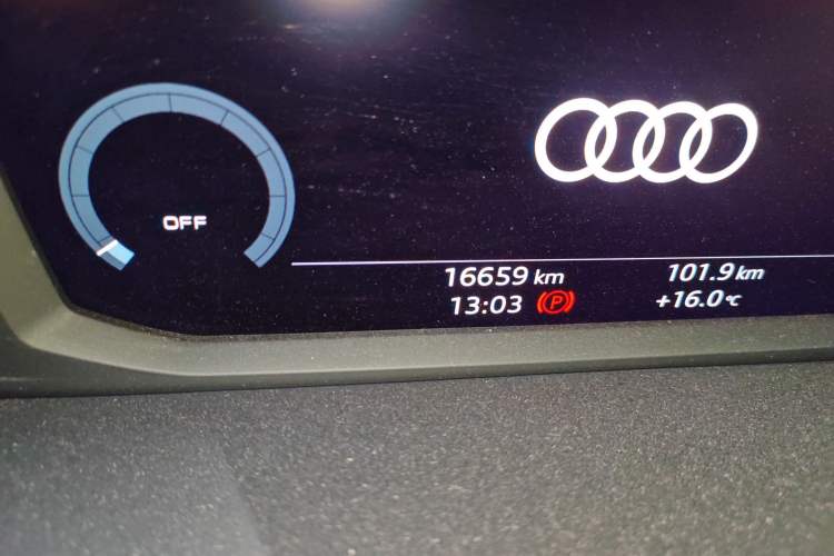 Used Audi Q3 2021 35 TFSI Progressive Dynamic Edition Odometer Close Up