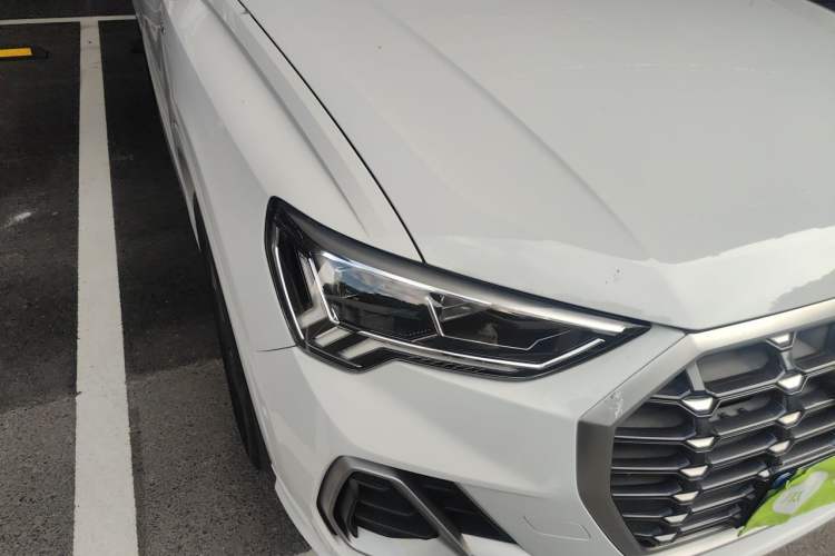 Used Audi Q3 2021 35 TFSI Fashion Dynamic Model Right Front Headlight