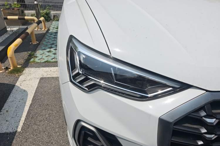 Used Audi Q3 2021 35 TFSI Fashion Dynamic Model Right Front Headlight