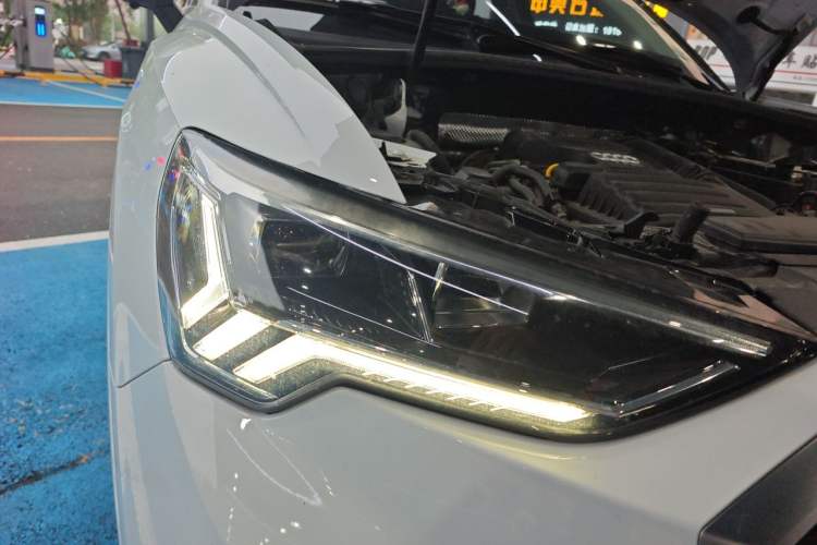 Used Audi Q3 2021 35 TFSI Progressive Dynamic Edition Right Front Headlight