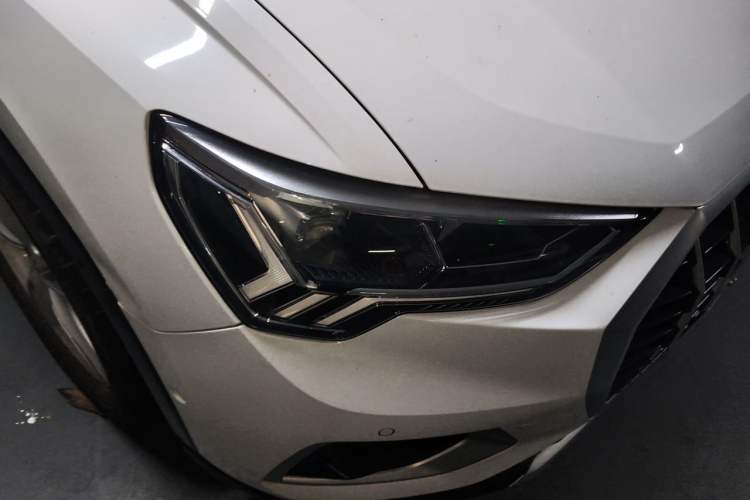Used Audi Q3 2021 35 TFSI Fashionable and Elegant Model Right Front Headlight