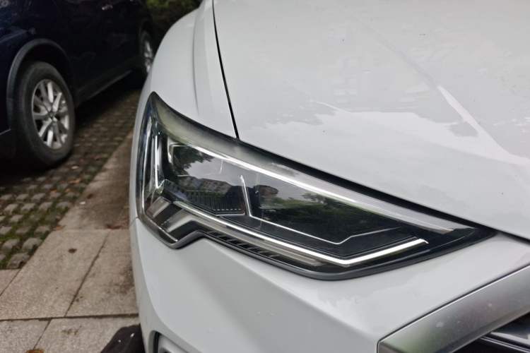 Used Audi Q3 2021 35 TFSI Fashionable and Elegant Model Right Front Headlight