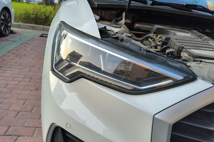Used Audi Q3 2021 35 TFSI Fashionable and Elegant Model Right Front Headlight
