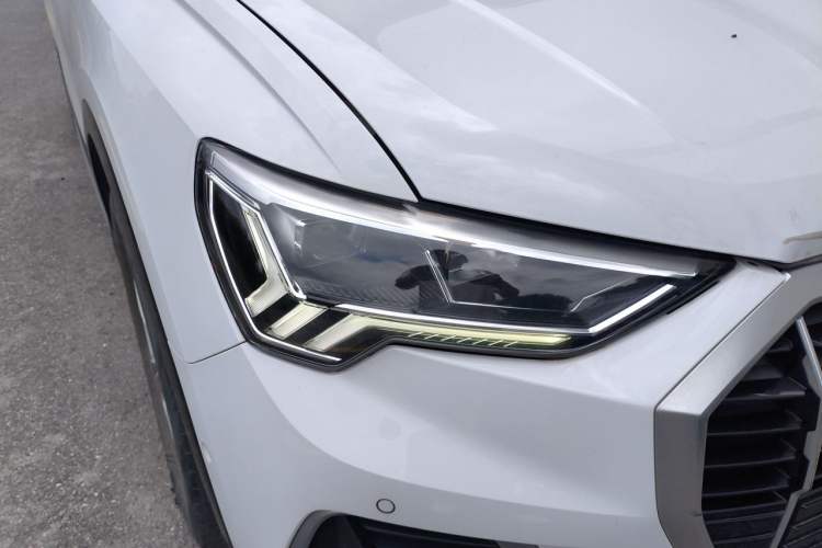 Used Audi Q3 2021 35 TFSI Fashionable and Elegant Model Right Front Headlight
