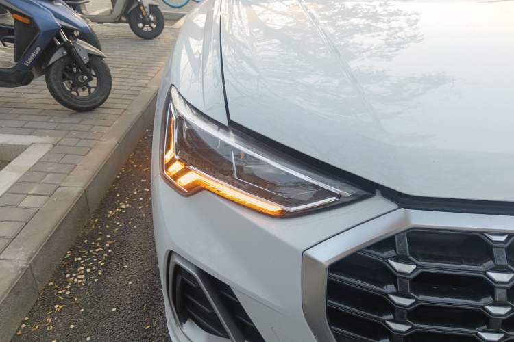 Used Audi Q3 2021 40 TFSI Fashion Dynamic Model Right Front Headlight