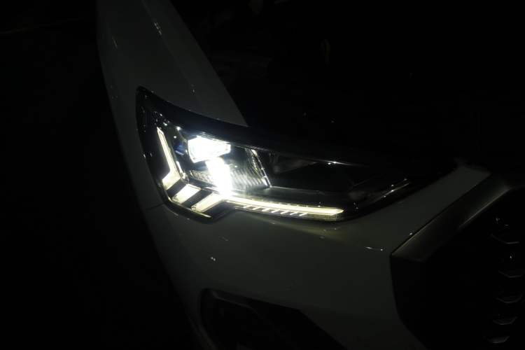 Used Audi Q3 2021 40 TFSI Fashion Dynamic Model Right Front Headlight
