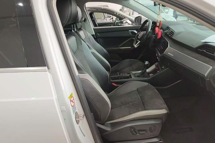 Used Audi Q3 2021 35 TFSI Progressive Dynamic Edition Right Front Seat