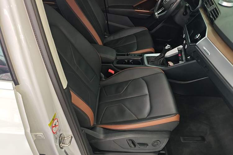 Used Audi Q3 2021 35 TFSI Fashionable and Elegant Model Right Front Seat