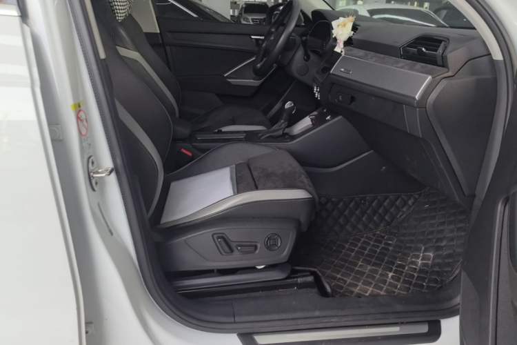 Used Audi Q3 2021 35 TFSI Progressive Dynamic Edition Right Front Seat