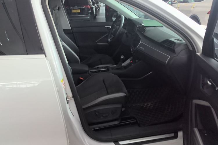 Used Audi Q3 2021 35 TFSI Progressive Dynamic Edition Right Front Seat