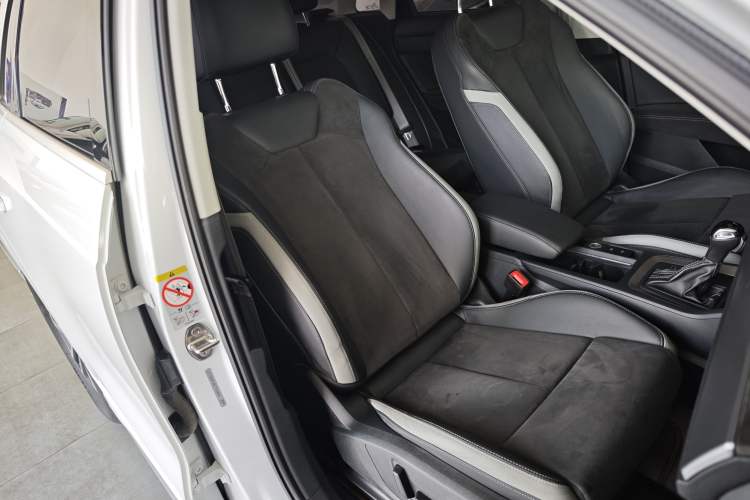Used Audi Q3 2021 35 TFSI Progressive Dynamic Edition Right Front Seat