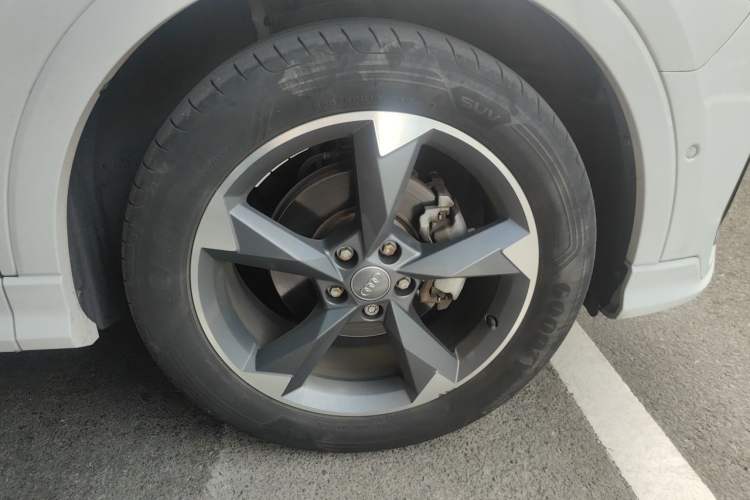 Used Audi Q3 2021 35 TFSI Fashion Dynamic Model Right Front Wheel Hub