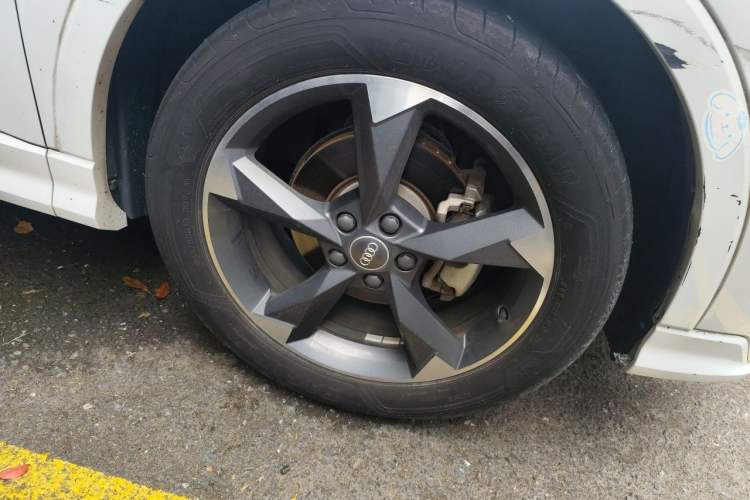 Used Audi Q3 2021 35 TFSI Fashion Dynamic Model Right Front Wheel Hub